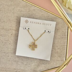 NWT Kendra Scott Clover Gold Crystal Short Pendant Necklace in White Crystal